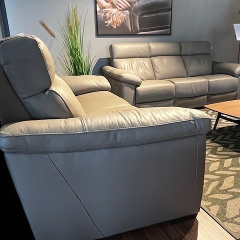 Natuzzi Estremo C126 driezit met relaxen - 1